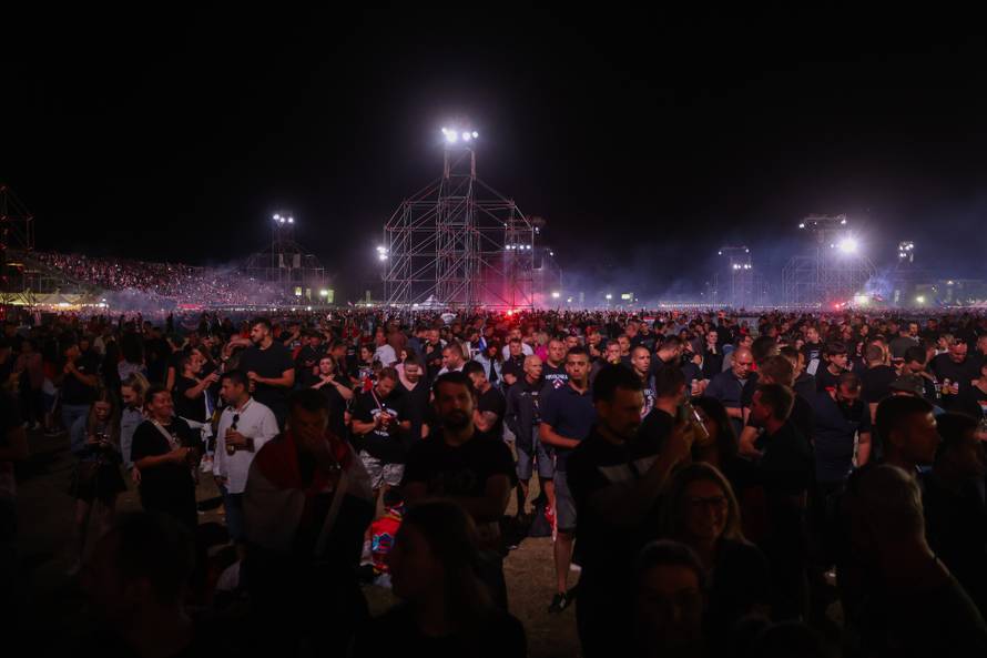 Obožavatelji na velikom koncertu Marka Perkovića Thompsona u Sinju