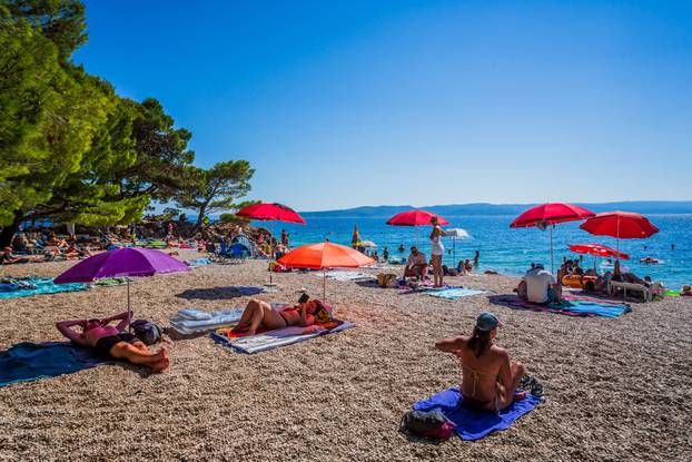 Kamen Brela i plaža Punta Rata  