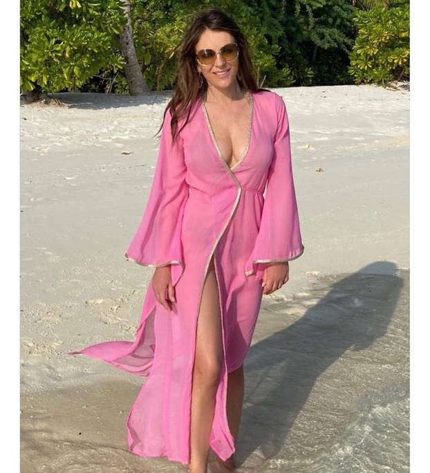 FOTO Baš voli biti gola: Neovisno o godišnjem dobu, Liz Hurley ne izlazi iz bikinija