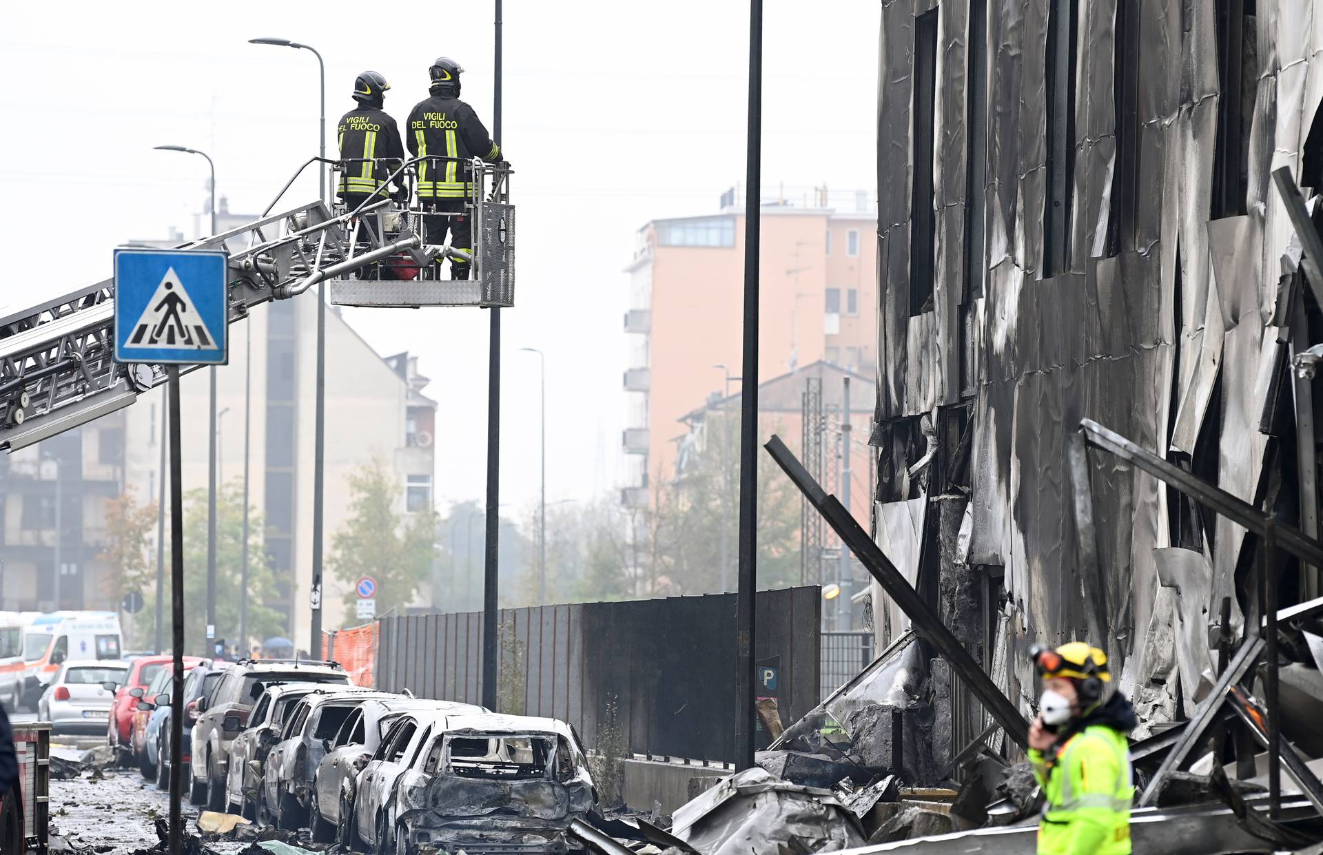 Small plane crashes into a building in San Donato Milanese