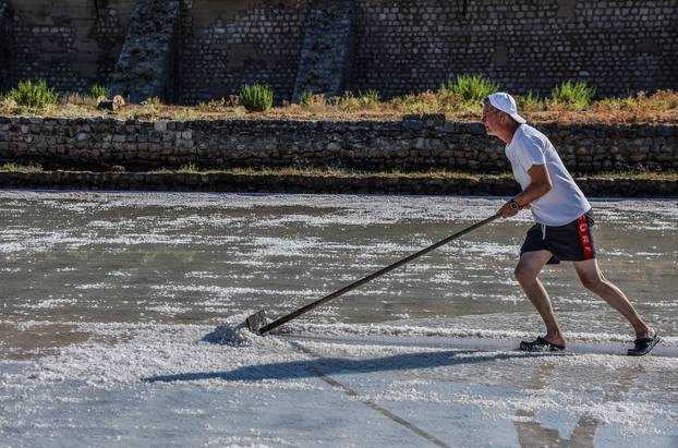 Berba soli u Stonskoj solani