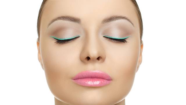 Make-up za ljubiteljice kreative: Uokvirite oko bojama kao što su plava, zelena ili jarka ružičasta