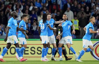 VIDEO Napoli pobijedio Torino i preuzeo vrh ljestvice! Juventus s igračem manje dobio Monzu