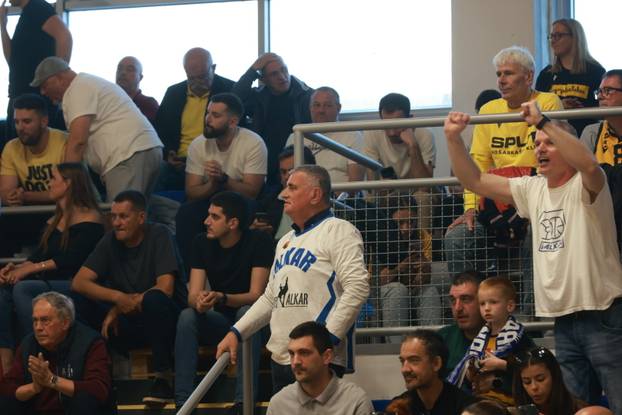 Sinj: Miro Bulj na utakmici Alkara i Splita tijekom prvih rezultata izbora