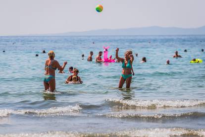 FOTO Prži li ga, prži! Pogledajte fotke sa splitskih Bačvica...