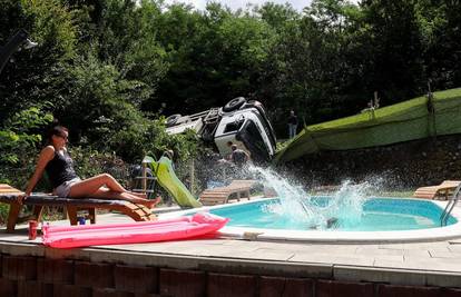 VIDEO Poljskim turistima upao kamion u dvorište: 'Kupali smo se i sunčali dok su ga izvlačili...'