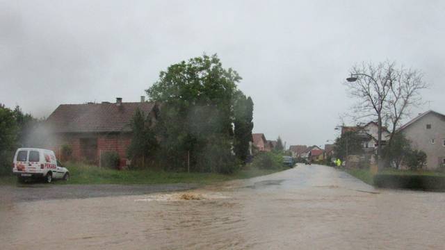 Oluja kod Požege ostavila štetu od preko desetak milijuna kuna