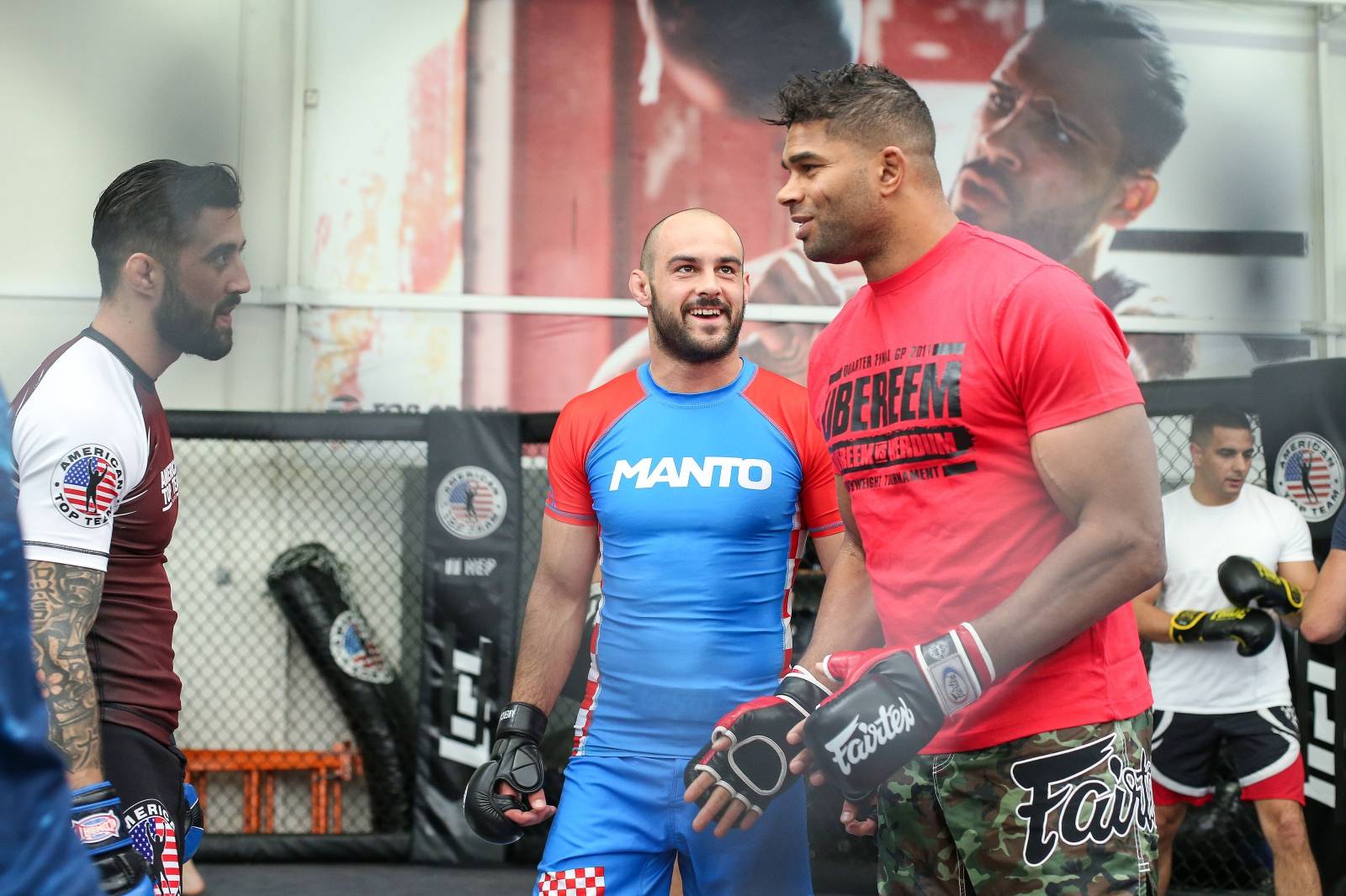 Zagreb:  MMA borac Alistair Overeem odrÅ¾ao pokazni trening i druÅ¾io se s navijaÄima