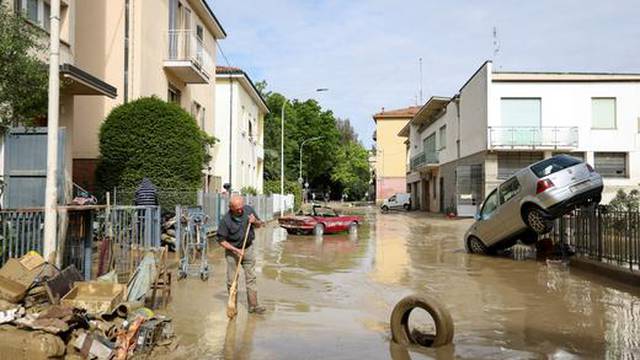 Više od 36.000 ljudi raseljeno zbog poplava u talijanskoj regiji