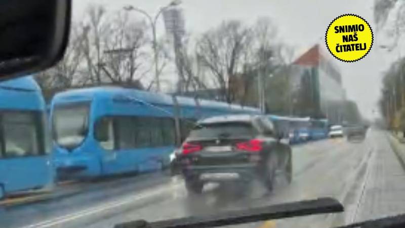 VIDEO Tramvajski kolaps na Maksimirskoj: Tramvaji ne miču