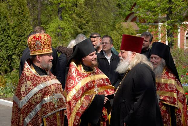 Father Stefan Pavlenko fro U.S.A. greeting Moscow Patriarchate priests, Donskoy Monastery, Moscow, Russia