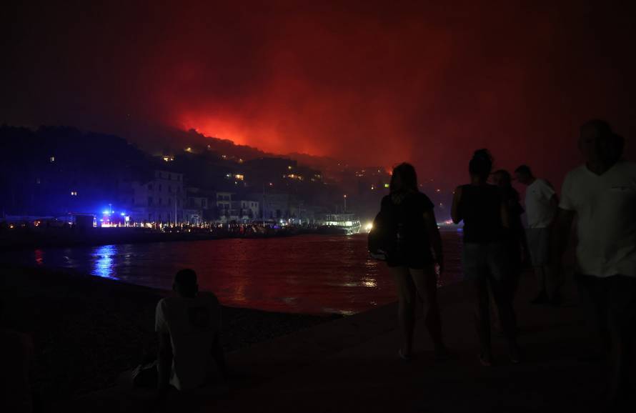 Omiš: Katastrofalna noć na požarištu kod Omiša.