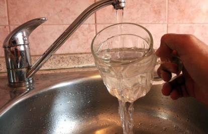 Nije za piće: Umjesto vode, u Šibeniku iz slavina curi 'nafta'
