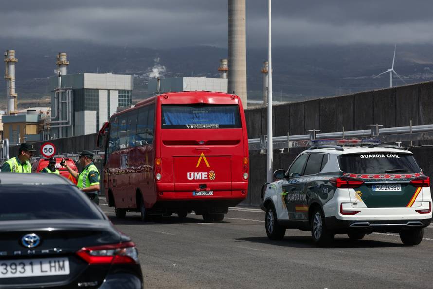 Cruise ship MV Hondius arrives at the port of Granadilla de Abona after being affected by a hantavirus outbreak, in Tenerife