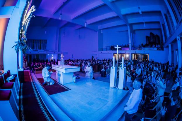 Split: U crkvi Srca Isusova održano je klanjanje za mlade kao odgovor na Noć vještica