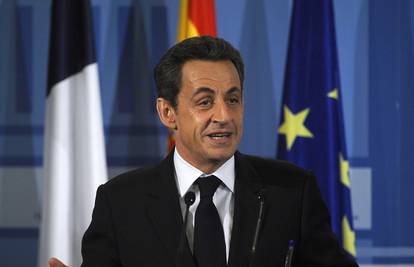 Nicolas Sarkozy: Oprostite što vas je rajčicom gađao moj sin