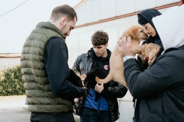 FOTO Igrači Cibone darovali su njuškice u Dumovcu i u vrijeme blagdana pokazali veliko srce
