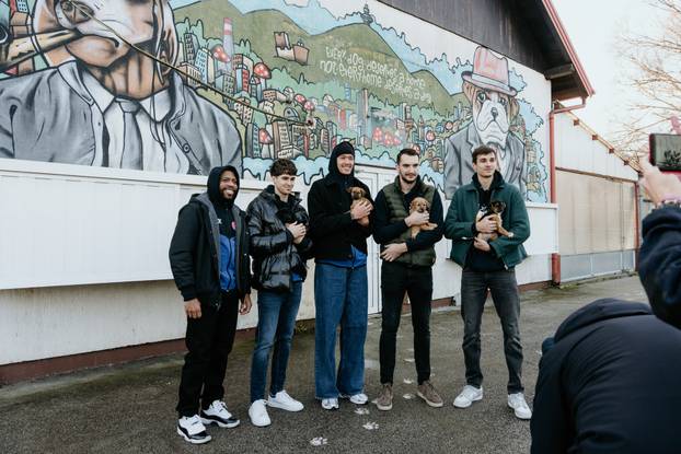 FOTO Igrači Cibone darovali su njuškice u Dumovcu i u vrijeme blagdana pokazali veliko srce