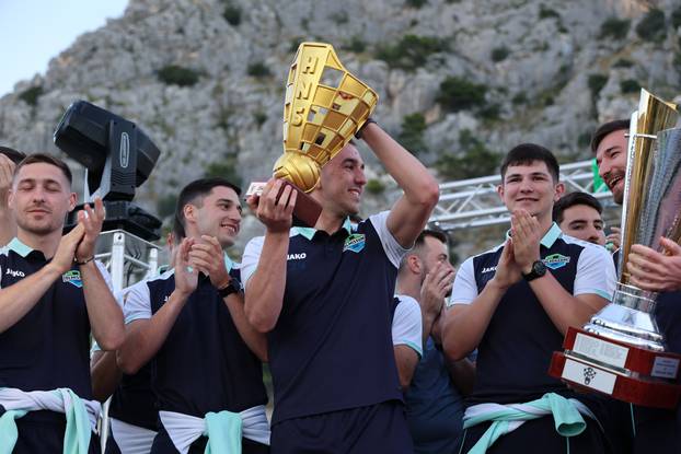 Omiš: Doček HMNK Olmisum