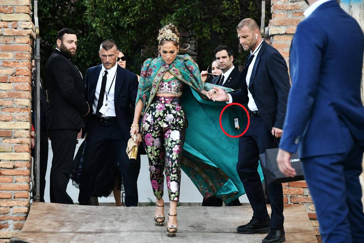 J.Lo prošetala etiketu: 'Kakav gaf! Pa što čuvari nemaju oči?'