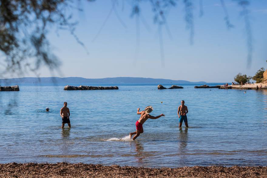 Split: Jesenski ugođaj na plaži Firule