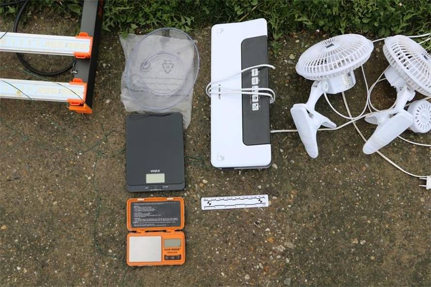 Pao je diler (24) iz Orahovice: Evo što su sve pronašli u kući