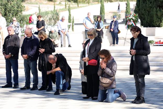 Šibenik: Na blagdan Svih svetih misno slavlje predvodio je mons. Tomislav Rogi?