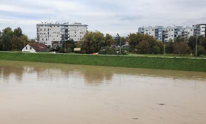 FOTO Sava se izlila iz korita u Zagrebu, Kupa raste i stvara nemile probleme u Karlovcu