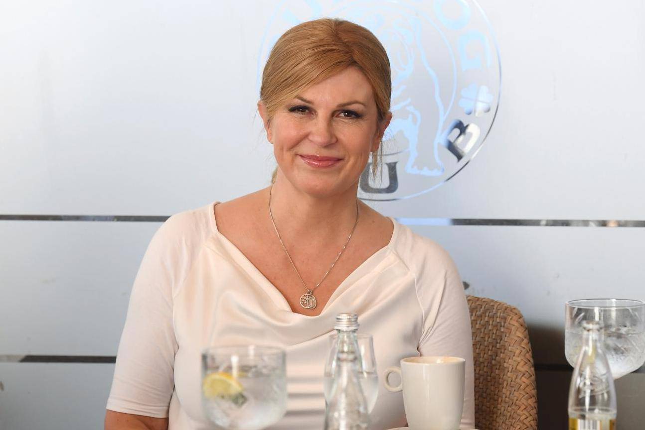Zagreb: Bivša predsjednica Kolinda Grabar-Kitarović u društvu na kavi