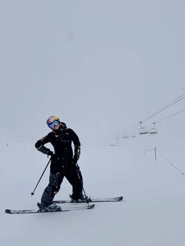 FOTO Ova olimpijka može sve. Na skijama osvaja medalje, a u tangicama podsjeća da je model
