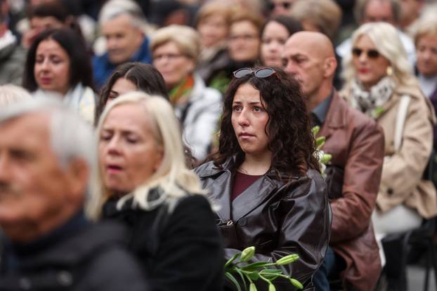 Komemoracija za Halida Bešlića u sarajevskom Narodnom pozorištu