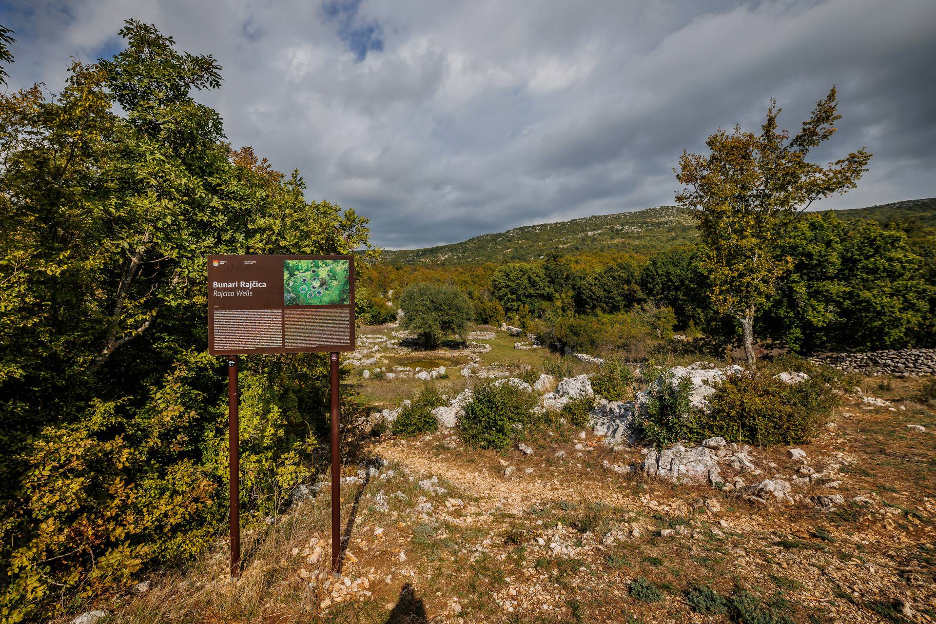 Malo ljudi zna za ove misteriozne bunare u Dalmatinskoj zagori, legenda kaže da nikad nisu presušili