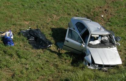 Jastrebarsko: Auto sletio s autoceste, poginula žena