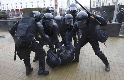 Prosvjedovali za bolji životni standard pa ih policija uhitila