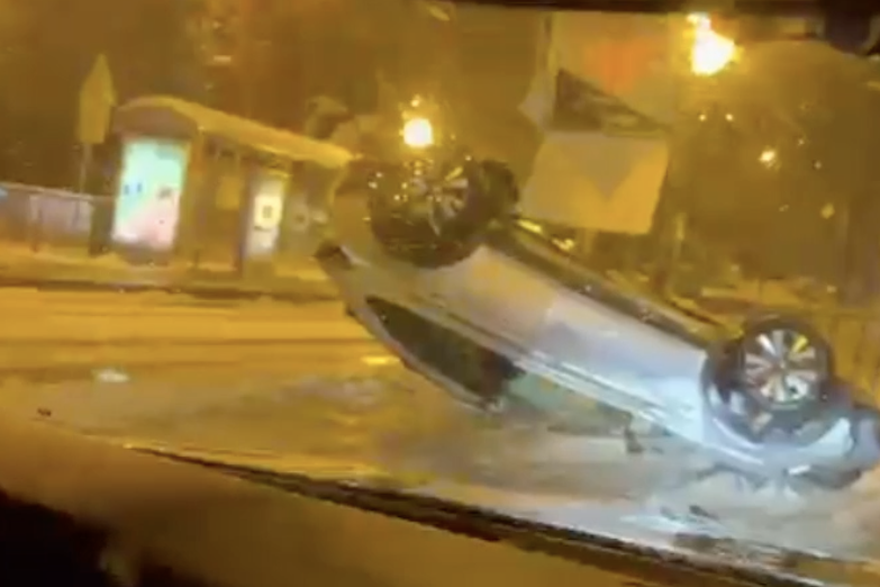 Prevrnut automobil u Zagrebu