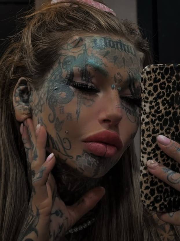 Svojih 600 tetovaža pokazivala je u bikiniju, ali sada ih mora ukloniti: 'Otkazuje mi tijelo...'