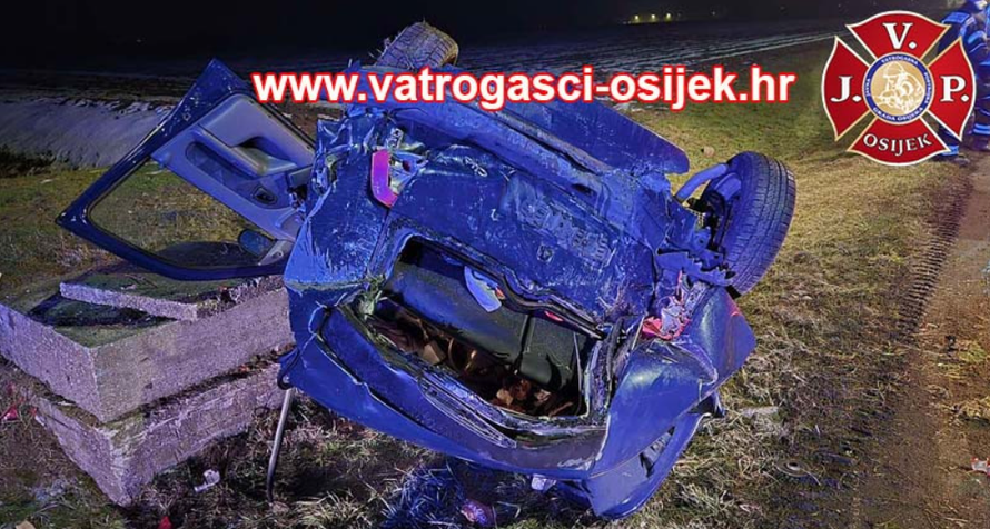 FOTO UŽASA Mladi su čudom preživjeli nesreću kod Osijeka!