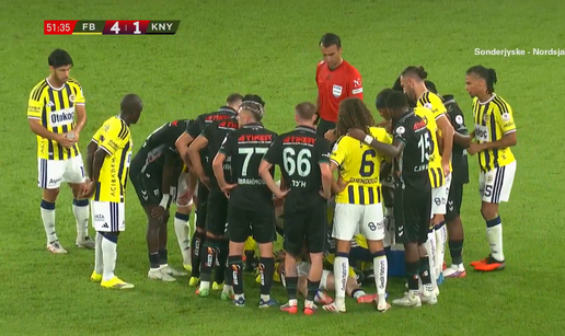 VIDEO Zabrinjavaju&cacute;a situacija u Turskoj! Igra&ccaron; Fenerbah&ccaron;ea se sru&scaron;io i ostao nepomi&ccaron;no le&zcaron;ati