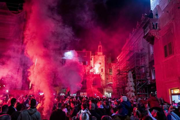 Split: Torcida velikom bakljadom uz pratnju policije slavi 70. rodendan
