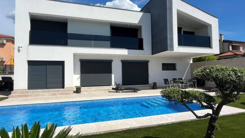 FOTO Vila iznad Malinske ima bazen i predivan pogled na more - Evo koliko bi vas koštala