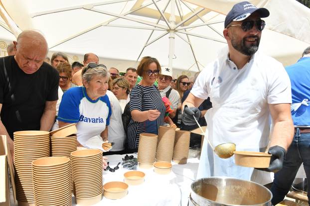 Skradin: Tradicionalna podjela graha na Skradinskom buku