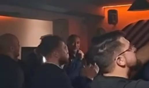 VIDEO Igor &Scaron;timac primio se mikrofona i zagrijao atmosferu