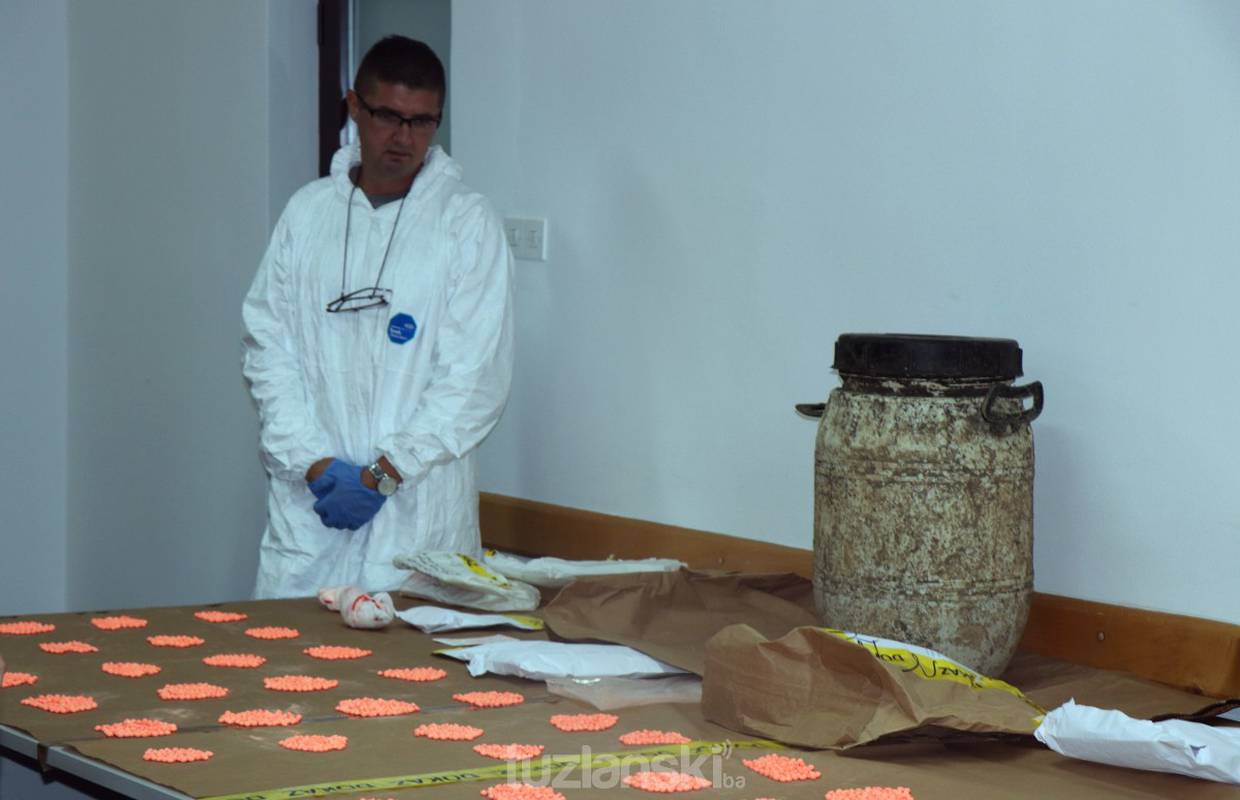 U plastičnom buretu zakopali drogu vrijednu 300.000 eura!