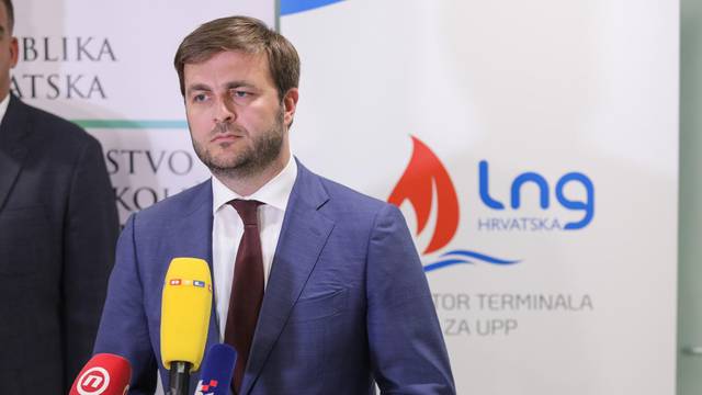 Zagreb: Ministar Ćorić dao izjavu o popunjenju slobodnog kapaciteta LNG terminala na Krku