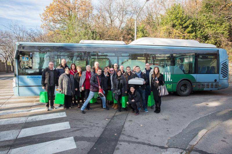 Iznenadili putnike: Zbor Štorija svima izmamio suze radosnice