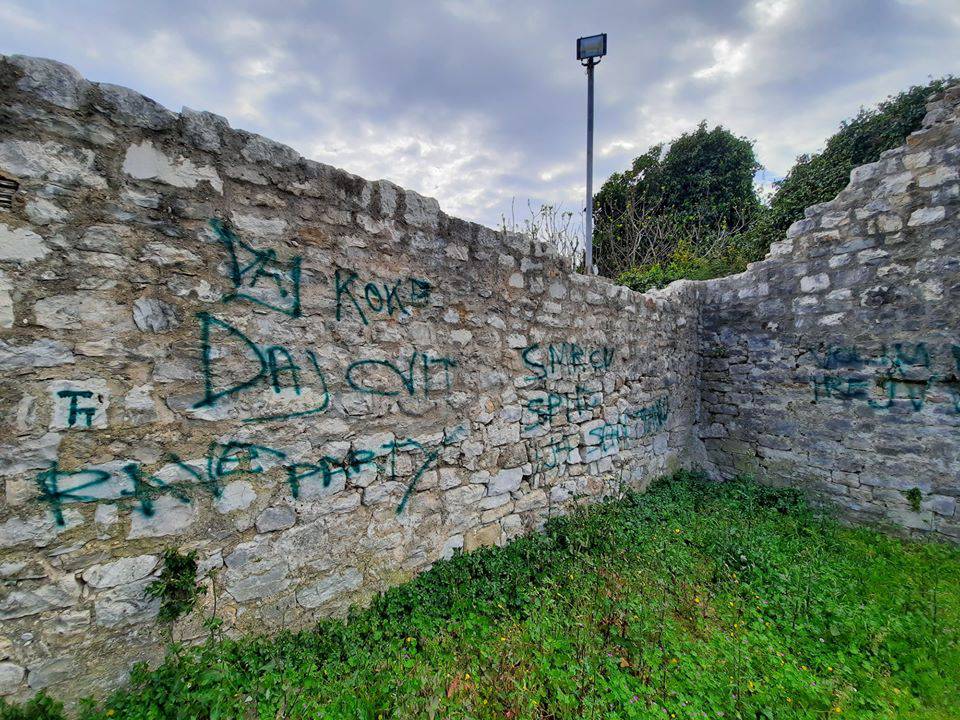 Devastacija: Povijesnu solinsku utvrdu išarali su grafitima