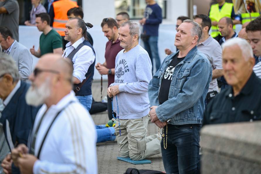 Zagreb: Muška molitva krunice