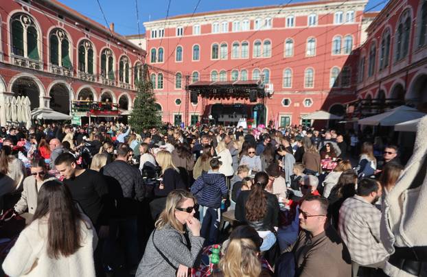 Split- Splićani uzivali u sunčanoj nedjelji.