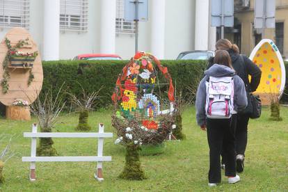 Karlovac: Izložba pisanica na otvorenome