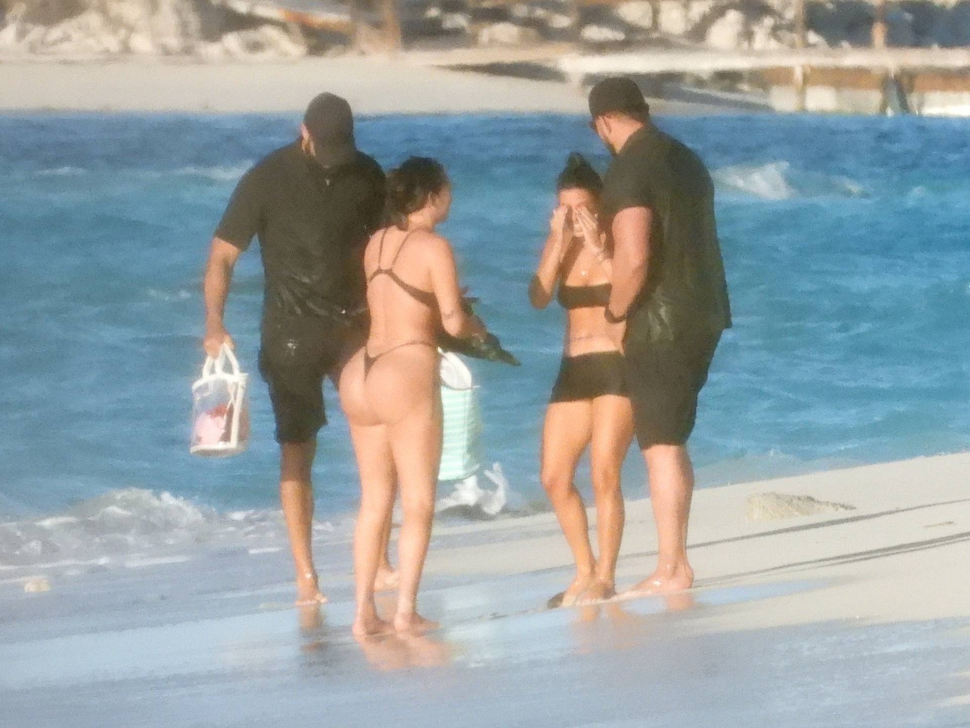 *PREMIUM-EXCLUSIVE* Kim Kardashian escapes to Turks and Caicos for a girls getaway as Kanye returns to LA!